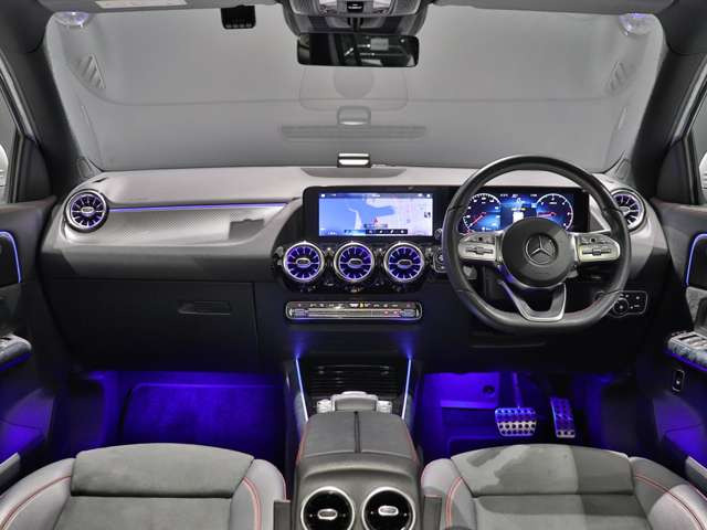 GLAクラスGLA200d 4マチック AMGライン 4WD