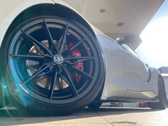 �y����19�C���`�A���~�z�C�[���z�O�ςɃ}�b�`���������A���~�z�C�[���𑕒����Ă���܂��B�e��ЊO�A���~�z�C�[����A�X�^�b�h���X�^�C�����戵�����Ă���܂��B���񂲑��k����������