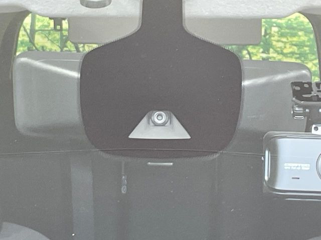 �y�C���e���W�F���g�G�}�[�W�F���V�[�u���[�L�z�t�����g�J�����őO���̎ԗ�����s�҂����m�B�Փ˂������Ȏ��͏Փ˔�Q�y���u���[�L���쓮�A�Փˉ�����T�|�[�g�B�����S�Ƀh���C�u�����y���݂��������܂��B