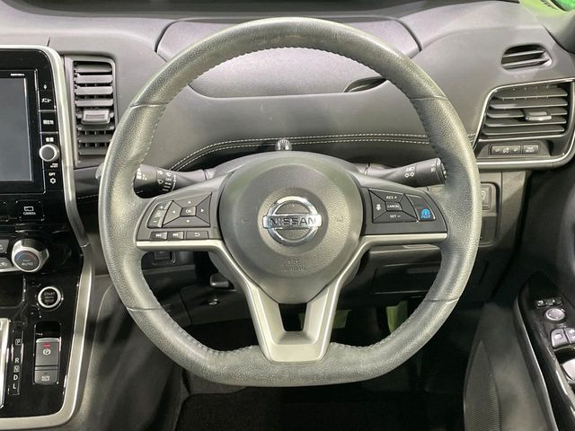 �y�����v�����X�e�A�����O�z�㎿�Ȋv���g�p���邱�ƂŁA��ɂ����������݂ƂĂ��^�]���₷���n���h���ł���