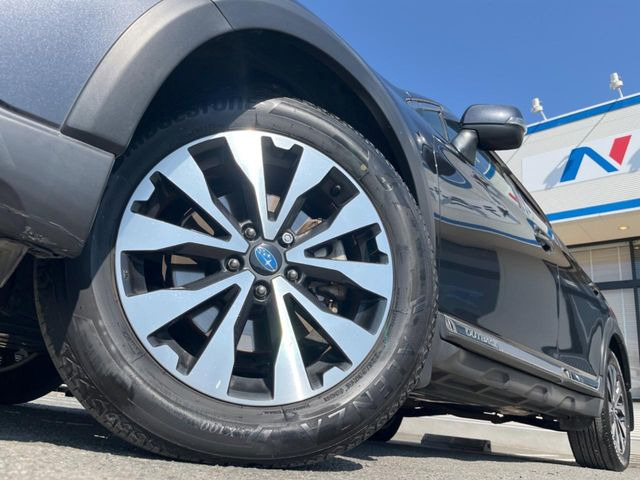 �y����18�C���`�A���~�z�C�[���z�O�ςɃ}�b�`���������A���~�z�C�[���𑕒����Ă���܂��B�e��ЊO�A���~�z�C�[����A�X�^�b�h���X�^�C�����戵�����Ă���܂��B���񂲑��k����������