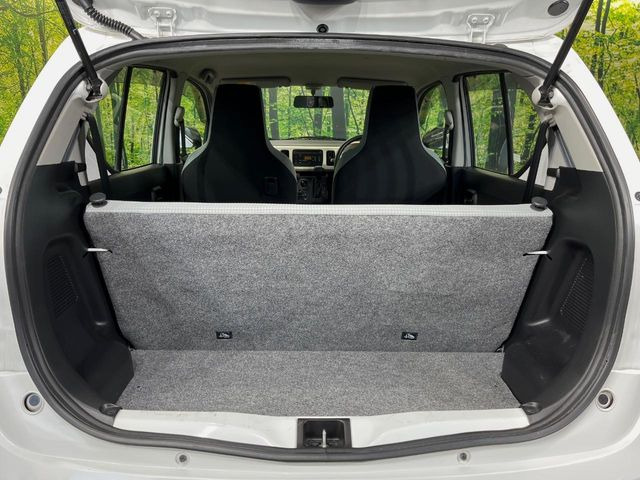 ���i�̂���������ʋ΁A���}���ɏ\���ȉ׎��X�y�[�X���m�ۂ��Ă���܂��B�Z�J���h�V�[�g��|���ƁA�傫�ȉו��̐ύڂ��\�ł���