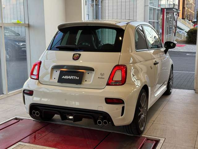 アバルト695ツーリズモ