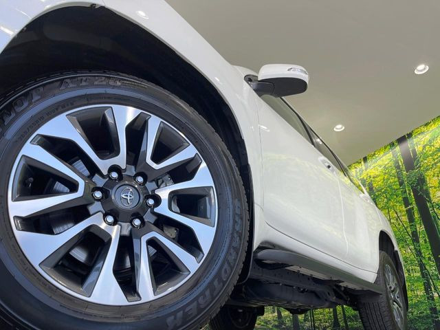 【純正19インチアルミホイール】外観にマッチした純正アルミホイールを装着しております。各種社外アルミホイールや、スタッドレスタイヤも取扱いしております。是非ご相談ください♪