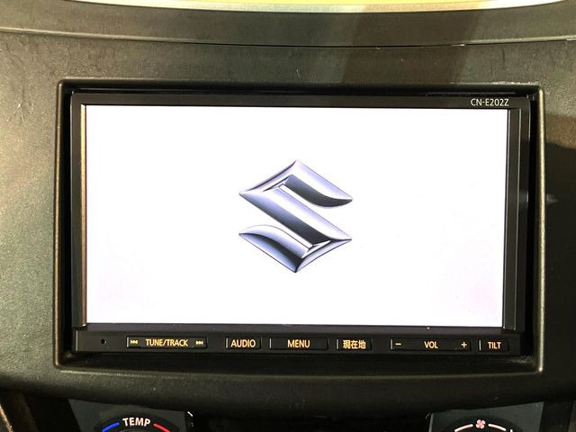 �y�����i�r�z�l�C�̏����i�r�𑕔����Ă���܂��B�i�r�̎g���₷���͂������A�I�[�f�B�I�@�\���[��!�L�����v�◷�s�͂������A�ʋ΂┃�����ȂǕ��i�̃h���C�u���y�����Ȃ�͂���