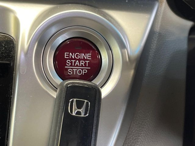 �yHonda�X�}�[�g�L�[�z�J�o����|�P�b�g�ɓ��ꂽ�܂܂ł��h�A�̎{���E�������\�ȃX�}�[�g�L�[�𑕔��B�G���W���̃I���E�I�t�����J�M�����o���K�v����������Ƃ��Ă��֗��ł���