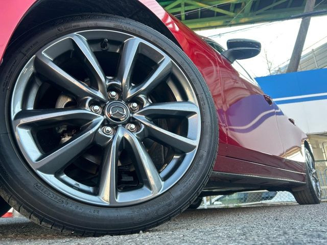 �y����18�C���`�A���~�z�C�[���z�O�ςɃ}�b�`���������A���~�z�C�[���𑕒����Ă���܂��B�e��ЊO�A���~�z�C�[����A�X�^�b�h���X�^�C�����戵�����Ă���܂��B���񂲑��k����������