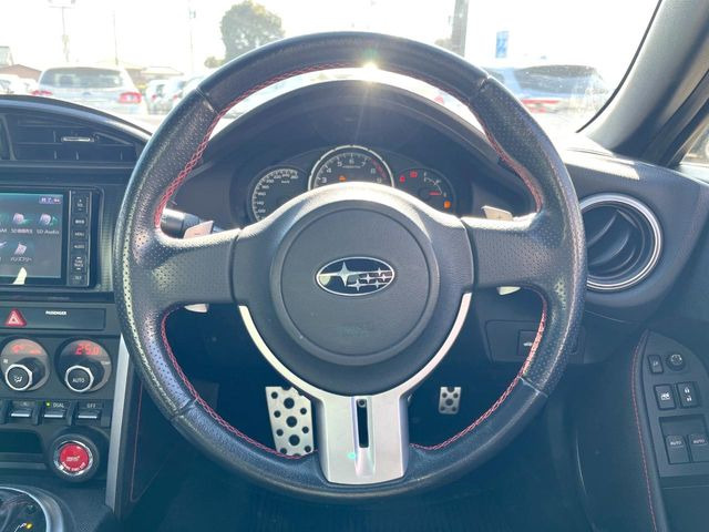 �y�����v�����X�e�A�����O�z�㎿�Ȋv���g�p���邱�ƂŁA��ɂ����������݂ƂĂ��^�]���₷���n���h���ł���