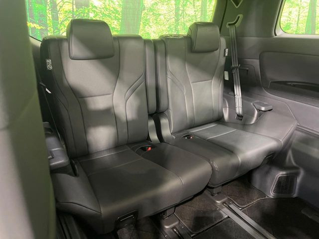 3列目シートはもちろん状態良好☆大人でもゆったりと座って頂けますので、大人数でのお出かけもラクラクです♪ご家族で、気の知れた仲間で、ドライブに行くのが楽しみですね♪