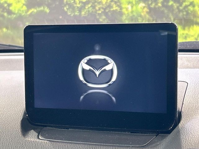 �y8�C���`�}�c�_�R�l�N�g�z�ԓ��̕��͋C�Ƀ}�b�`������^�̃f�B�X�v���C�B�X�}�z�ڑ��ł̃i�r�g�p��Bluetooth�Đ����A�l�X�ȋ@�\���y���߂܂��B�����I�ȃ_�C�������삪�\�ŁA�g��������ǍD�ł��B