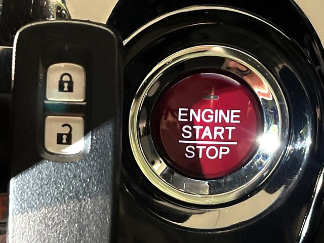 �yHonda�X�}�[�g�L�[�z�J�o����|�P�b�g�ɓ��ꂽ�܂܂ł��h�A�̎{���E�������\�ȃX�}�[�g�L�[�𑕔��B�G���W���̃I���E�I�t�����J�M�����o���K�v����������Ƃ��Ă��֗��ł���