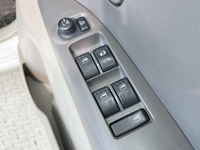 �y�d���i�[�~���[�z�T�C�h�~���[�͓d���i�[���ƂȂ��Ă���A�������ԏ�ł��L�Y�������X�N��}�����܂��B