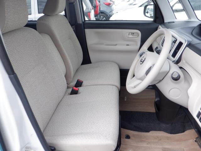 フロントシートも状態良好ですよ。大きな汚れもなく、安心です。座り心地もいいですよ。