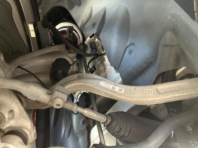 �yHKS���ԍ����z�ԍ����Ⴍ�Ȃ�A�X�^�C���b�V���Ȍ����ڂƂȂ��Ă���܂��B�ԗ��̏d�S�������鎖�ŁA���s���̈��萫�����サ�܂���