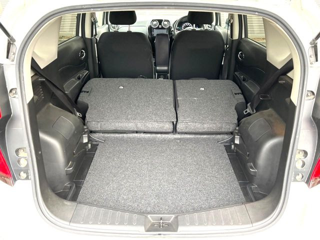 ���i�̂���������ʋ΁A���}���ɏ\���ȉ׎��X�y�[�X���m�ۂ��Ă���܂��B�Z�J���h�V�[�g��|���ƁA�傫�ȉו��̐ύڂ��\�ł���