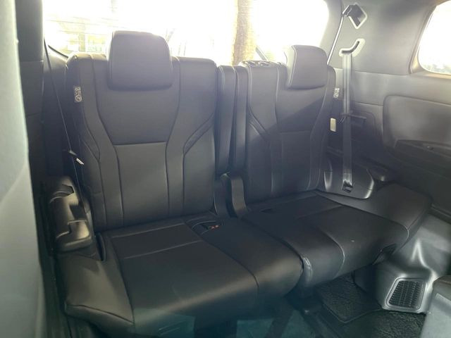 3列目シートはもちろん状態良好☆大人でもゆったりと座って頂けますので、大人数でのお出かけもラクラクです♪ご家族で、気の知れた仲間で、ドライブに行くのが楽しみですね♪