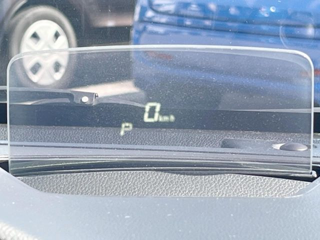 �y�w�b�h�A�b�v�f�B�X�v���C�z���݂̑��x�⑖�s�����f�W�^���\���ŉ^�]�ȑO���̃K���X�ɓ��e!�^�]���A�ڐ������炳���K�v�ȏ����m�F�ł���̂łƂ��Ă��֗��ň��S!