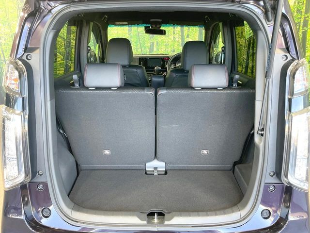 ���i�̂���������ʋ΁A���}���ɏ\���ȉ׎��X�y�[�X���m�ۂ��Ă���܂��B�Z�J���h�V�[�g��|���ƁA�傫�ȉו��̐ύڂ��\�ł���