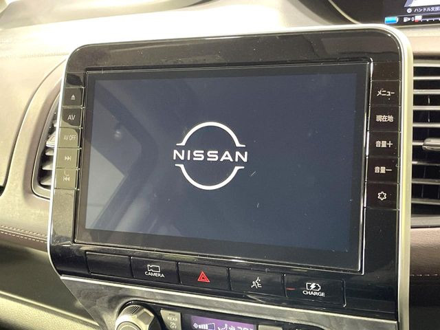 �y�����i�r�z�l�C�̏����i�r�𑕔����Ă���܂��B�i�r�̎g���₷���͂������A�I�[�f�B�I�@�\���[��!�L�����v�◷�s�͂������A�ʋ΂┃�����ȂǕ��i�̃h���C�u���y�����Ȃ�͂���