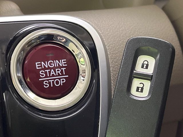 �yHonda�X�}�[�g�L�[�z�J�o����|�P�b�g�ɓ��ꂽ�܂܂ł��h�A�̎{���E�������\�ȃX�}�[�g�L�[�𑕔��B�G���W���̃I���E�I�t�����J�M�����o���K�v����������Ƃ��Ă��֗��ł���