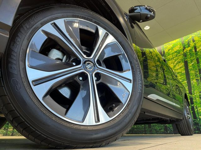 【純正17インチアルミホイール】外観にマッチした純正アルミホイールを装着しております。各種社外アルミホイールや、スタッドレスタイヤも取扱いしております。是非ご相談ください♪