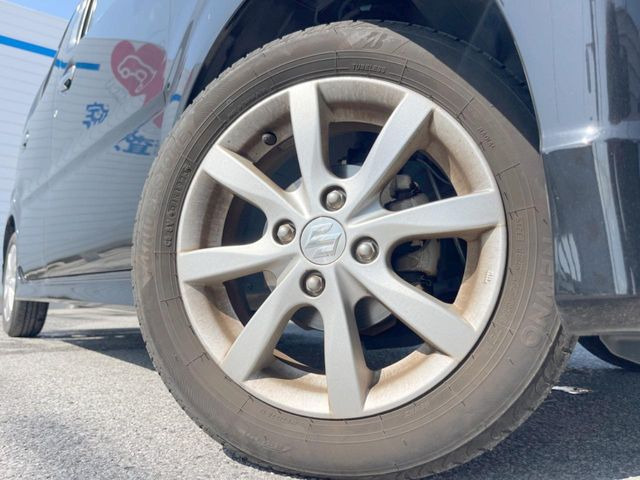 �y�����A���~�z�C�[���z�O�ςɃ}�b�`���������A���~�z�C�[���𑕒����Ă���܂��B�e��ЊO�A���~�z�C�[����A�X�^�b�h���X�^�C�����戵�����Ă���܂��B���񂲑��k����������