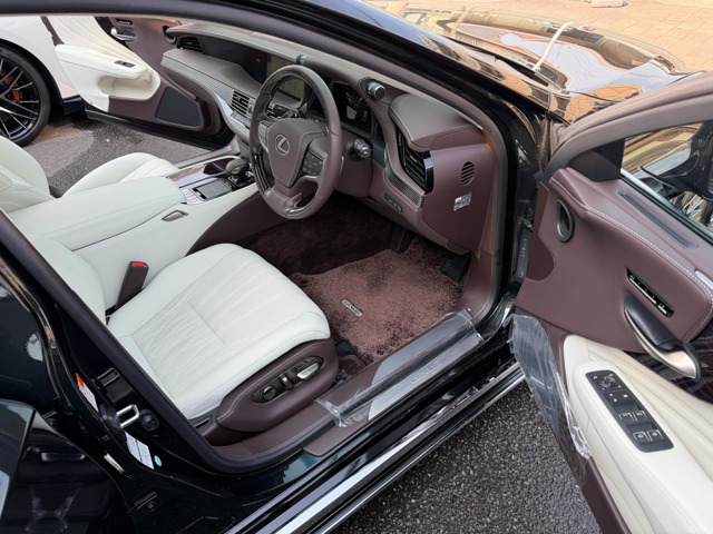 �J���[�w�b�h�A�b�v�f�B�X�v���C(�^�]�ɕK�v�ȏ����t�����g�K���X�ɉf���o����܂�)�E���N�T�X���S���菃���t���A�}�b�g�B