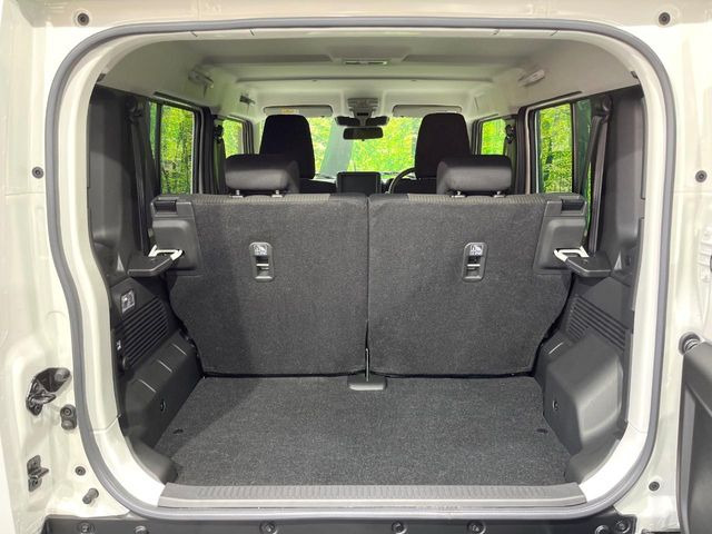 ���i�̂���������ʋ΁A���}���ɏ\���ȉ׎��X�y�[�X���m�ۂ��Ă���܂��B�Z�J���h�V�[�g��|���ƁA�傫�ȉו��̐ύڂ��\�ł���