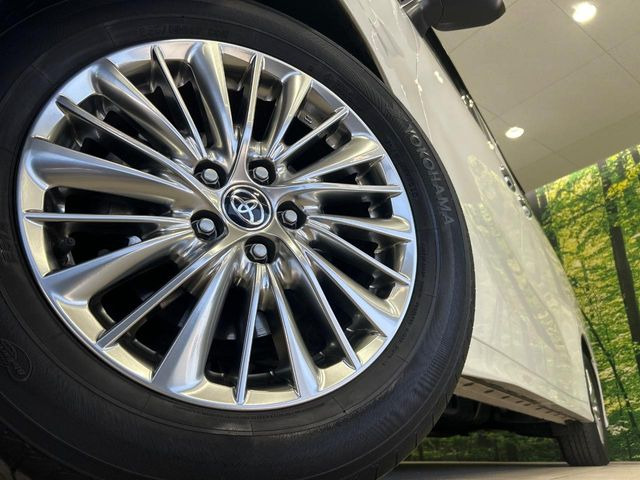 【純正17インチアルミホイール】外観にマッチした純正アルミホイールを装着しております。各種社外アルミホイールや、スタッドレスタイヤも取扱いしております。是非ご相談ください♪