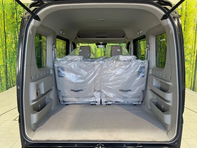 ���i�̂���������ʋ΁A���}���ɏ\���ȉ׎��X�y�[�X���m�ۂ��Ă���܂��B�Z�J���h�V�[�g��|���ƁA�傫�ȉו��̐ύڂ��\�ł���