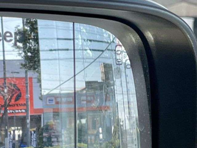 ���u���C���h�A�V�X�g�Z���T�[:���p����̎Ԃ����m���A�h���C�o�[���Ԑ��ύX���s���ۂɁA�x�����Ƌ��ɒ��ӂ𑣂��Ă������S�x���@�\�ł�!