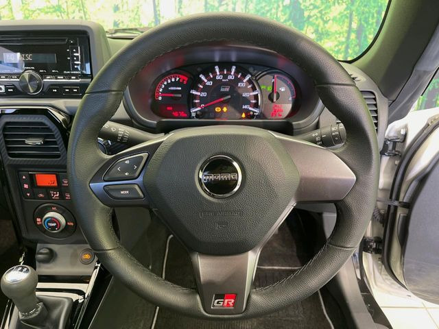 �y�����v�����X�e�A�����O�z�㎿�Ȋv���g�p���邱�ƂŁA��ɂ����������݂ƂĂ��^�]���₷���n���h���ł���