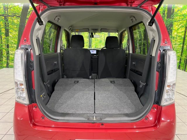 ���i�̂���������ʋ΁A���}���ɏ\���ȉ׎��X�y�[�X���m�ۂ��Ă���܂��B�Z�J���h�V�[�g��|���ƁA�傫�ȉו��̐ύڂ��\�ł���