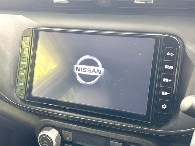 【純正9型ナビ】人気の純正ナビを装備。オーディオ機能も充実しており、Bluetooth接続すればお持ちのスマホやMP3プレイヤーの音楽を再生可能!毎日の運転がさらに楽しくなります!!