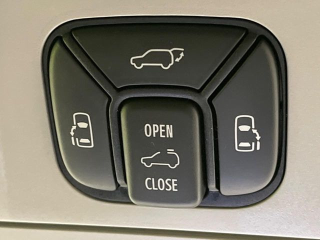 �y�����X���C�h�h�A�z���ԏ�ŗׂ̎ԂƂ̊Ԋu���������ɂ������A�X���C�h�h�A�Ȃ���S!�h�A�I�[�v������������炸�A�J�������L���̂ŏ��~�肪�Ƃ��Ă��ȒP�ł��B�傫�ȉו��̏o���������Ȃ���\��