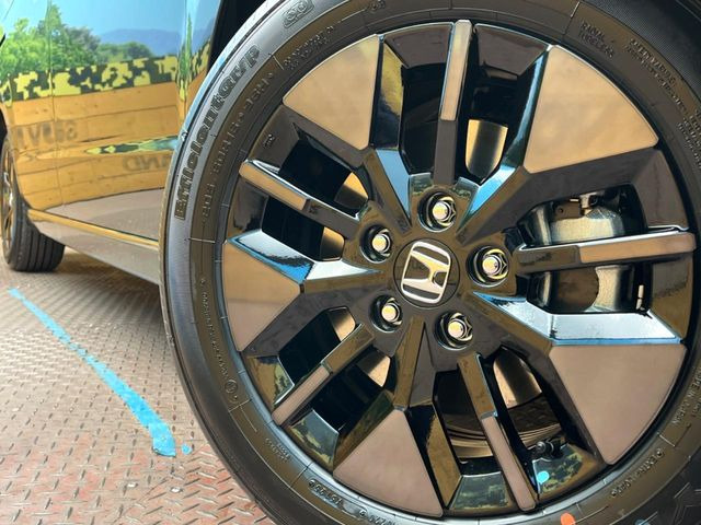 �y����16�C���`�A���~�z�C�[���z�O�ςɃ}�b�`���������A���~�z�C�[���𑕒����Ă���܂��B�e��ЊO�A���~�z�C�[����A�X�^�b�h���X�^�C�����戵�����Ă���܂��B���񂲑��k����������