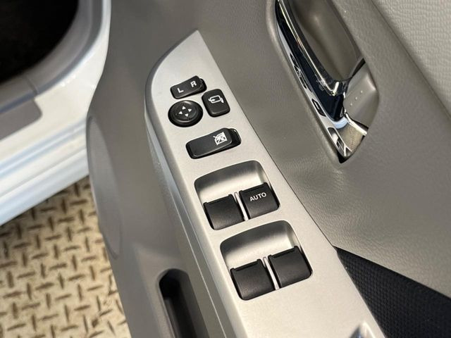 �y�d���i�[�~���[�z�T�C�h�~���[�͓d���i�[���ƂȂ��Ă���A�������ԏ�ł��L�Y�������X�N��}�����܂��B