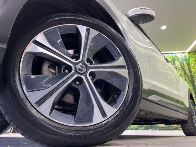 【純正17インチアルミホイール】外観にマッチした純正アルミホイールを装着しております。各種社外アルミホイールや、スタッドレスタイヤも取扱いしております。是非ご相談ください♪