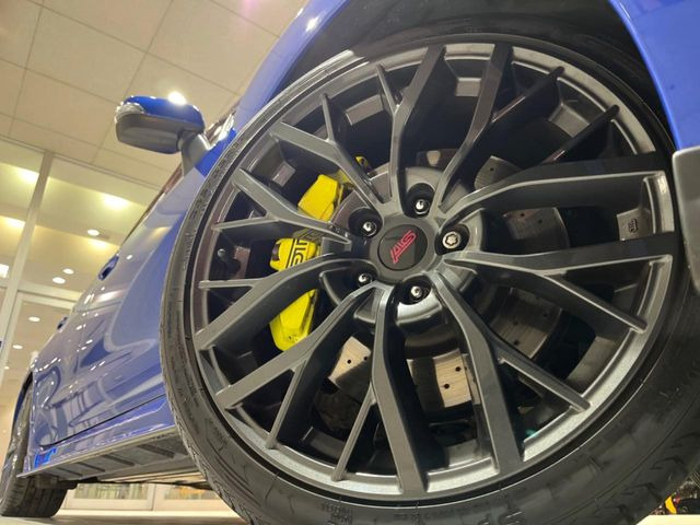 �y����19�C���`�A���~�z�C�[���z�O�ςɃ}�b�`���������A���~�z�C�[���𑕒����Ă���܂��B�e��ЊO�A���~�z�C�[����A�X�^�b�h���X�^�C�����戵�����Ă���܂��B���񂲑��k����������