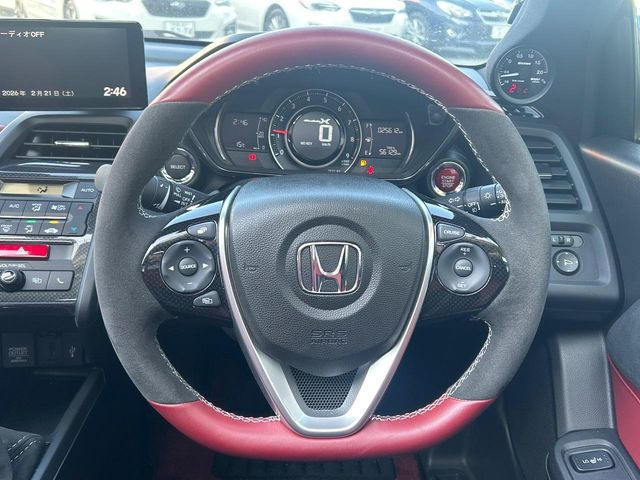 �y�����v�����X�e�A�����O�z�㎿�Ȋv���g�p���邱�ƂŁA��ɂ����������݂ƂĂ��^�]���₷���n���h���ł���