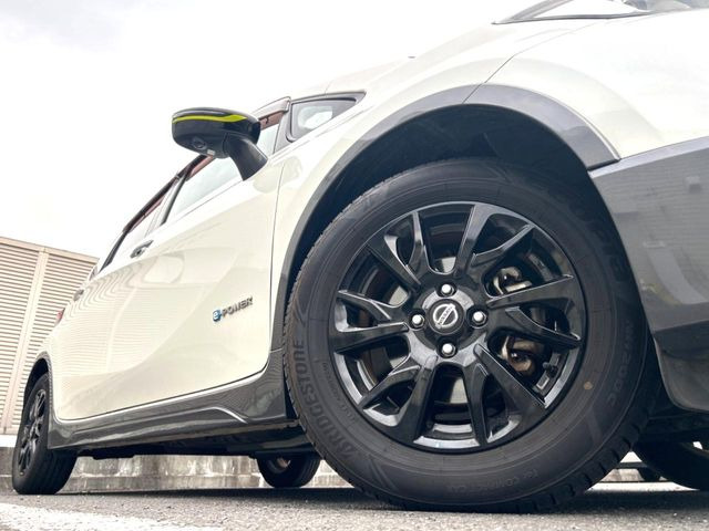 �y����15�C���`�A���~�z�C�[���z�O�ςɃ}�b�`���������A���~�z�C�[���𑕒����Ă���܂��B�e��ЊO�A���~�z�C�[����A�X�^�b�h���X�^�C�����戵�����Ă���܂��B���񂲑��k����������