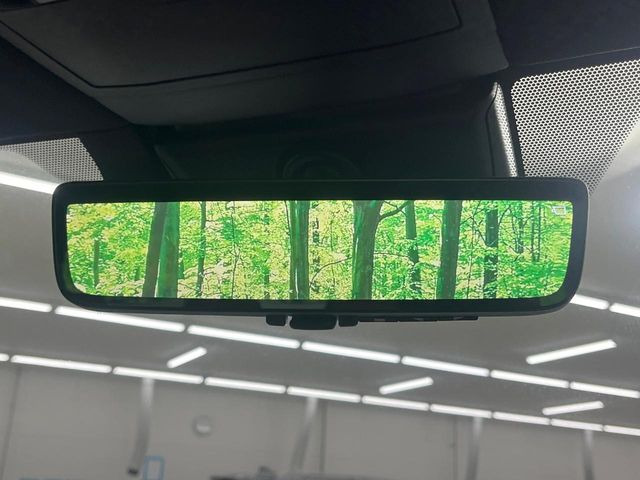 【デジタルインナーミラー】後席の大きな荷物や同乗者で後方が確認しづらい時でも安心!カメラが撮影した車両後方の映像をルームミラー内に表示。クリアな視界で状況の確認が可能です!