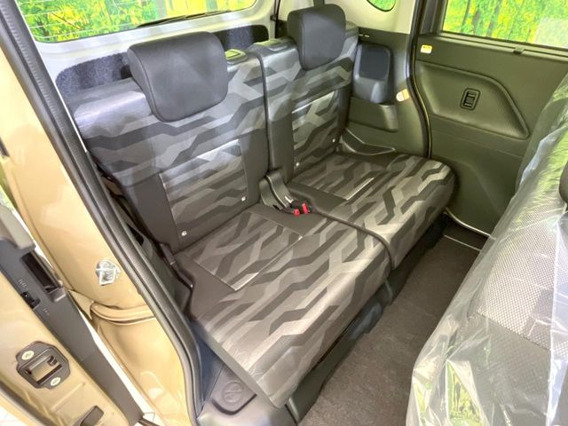 後部座席も気になるようなキズ・汚れやへたり等、大きなダメージはなく、良好な状態です。
