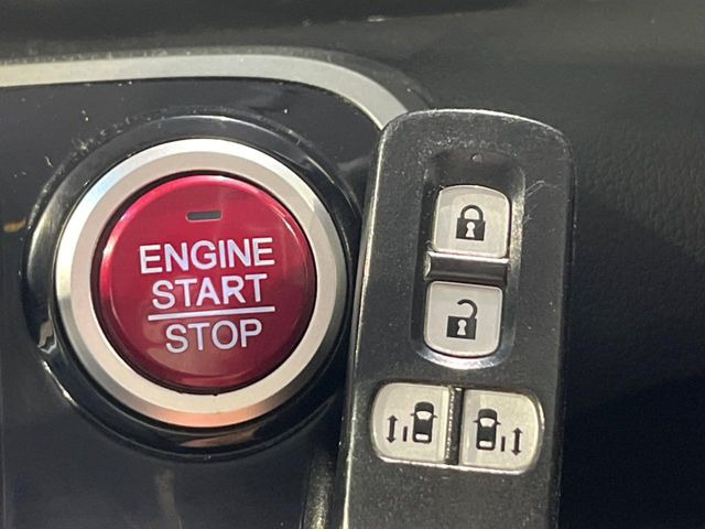 �yHonda�X�}�[�g�L�[�z�J�o����|�P�b�g�ɓ��ꂽ�܂܂ł��h�A�̎{���E�������\�ȃX�}�[�g�L�[�𑕔��B�G���W���̃I���E�I�t�����J�M�����o���K�v����������Ƃ��Ă��֗��ł���