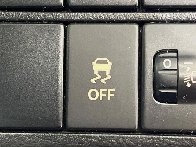 �y������h�~���u�z�ԗ��̉���������m����ƁA�����I�Ɏԗ��̐i�s������ۂ悤�Ɏԗ��𐧌䂵�܂��B�J�̓��ȂǊ���₷���H�ʏ󋵂ł����S�ȉ^�]���\�ł��B