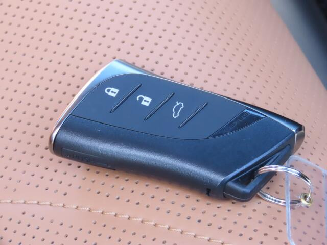 �L�[���|�P�b�g�ɓ��ꂽ�܂܂ł��G���W��ON/OFF�A�h�A�{��/�J���\���֗��ȃX�}�[�g�L�[�t�ł���