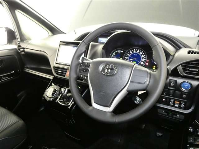 ヴォクシー1.8 ハイブリッド ZS