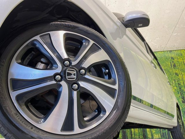 �y����15�C���`�A���~�z�C�[���z�O�ςɃ}�b�`���������A���~�z�C�[���𑕒����Ă���܂��B�e��ЊO�A���~�z�C�[����A�X�^�b�h���X�^�C�����戵�����Ă���܂��B���񂲑��k����������