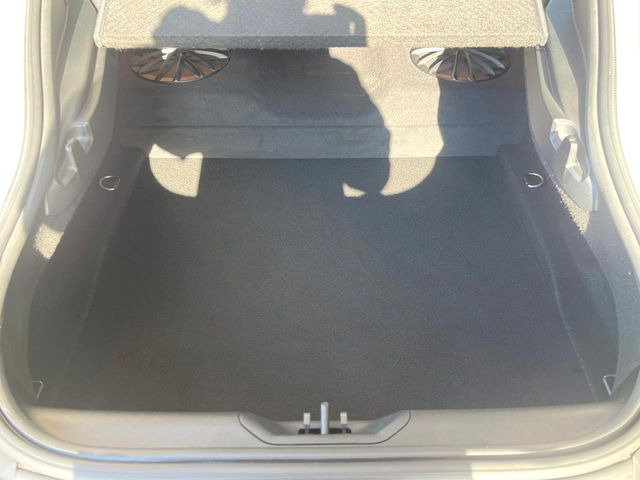 ���i�̂���������ʋ΁A���}���ɏ\���ȉ׎��X�y�[�X���m�ۂ��Ă���܂��B