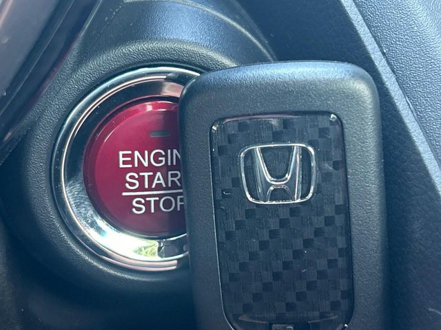 �yHonda�X�}�[�g�L�[�z�J�o����|�P�b�g�ɓ��ꂽ�܂܂ł��h�A�̎{���E�������\�ȃX�}�[�g�L�[�𑕔��B�G���W���̃I���E�I�t�����J�M�����o���K�v����������Ƃ��Ă��֗��ł���